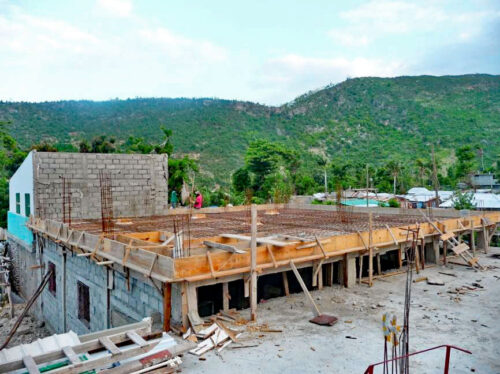 Schreiner und Metall Werkstatt Aufbau nach dem Sturm